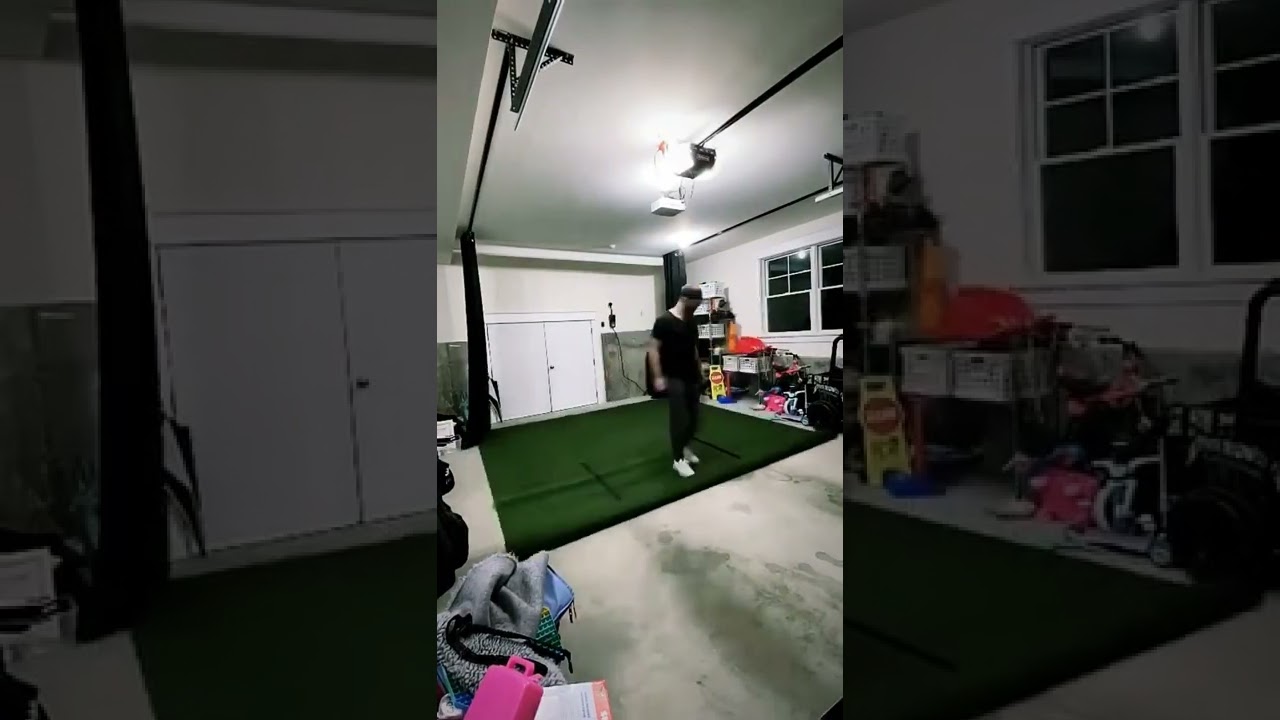 Turned his garage into a Golf simulator 🔥@parbirdtriple