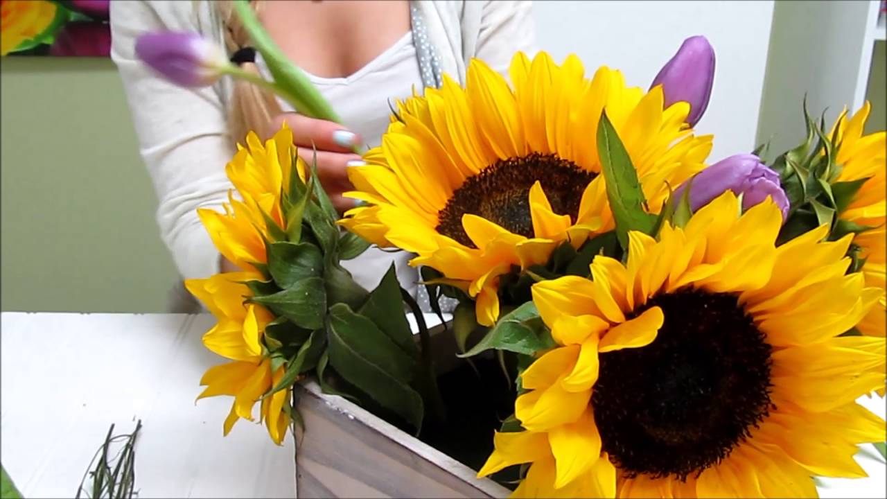 How to Make a Sunflower Centerpiece
