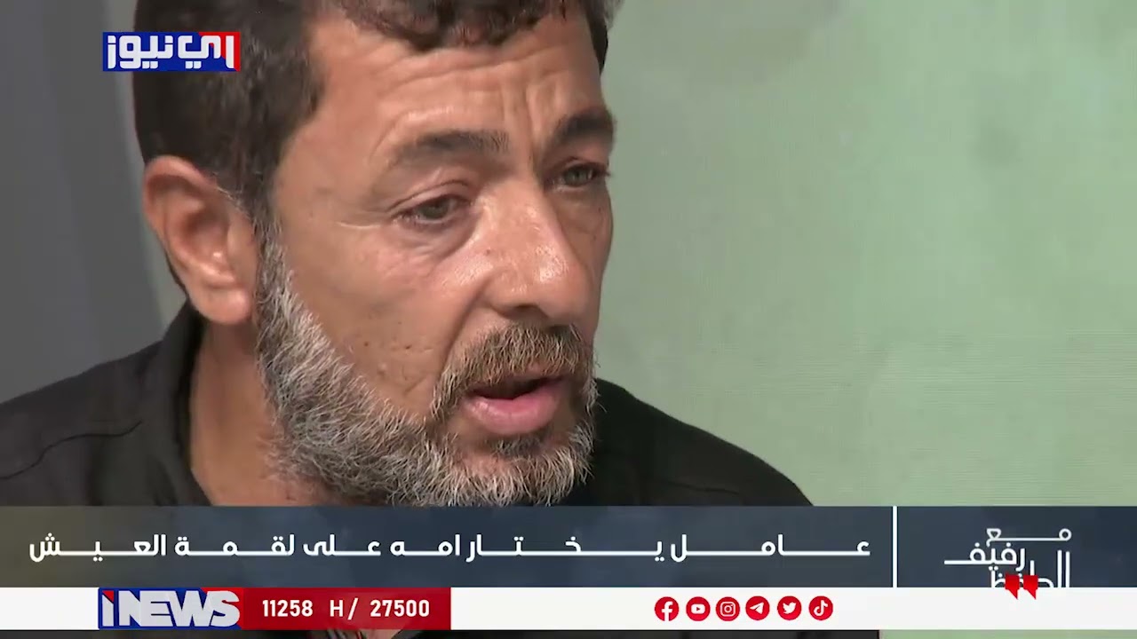 “أبٌ عالج أمه ففقد عمله… ومُعلّمة باعوا بيتها فصارت تبيع بيضًا ودجاجًا