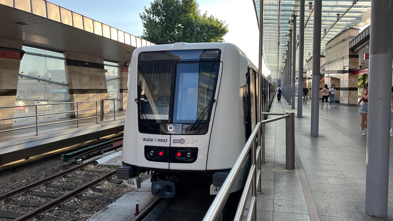 Örs vezér tere — Pillangó utca в вагоне Alstom Metropolis AM5-M2 №449.