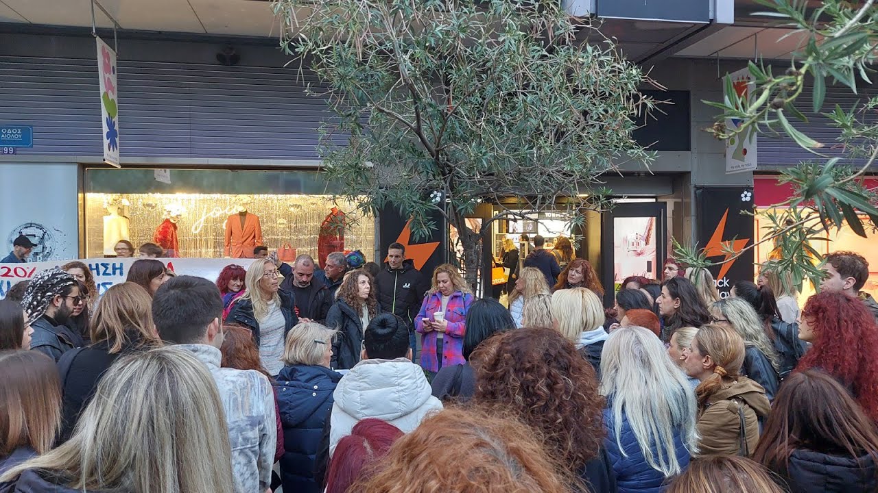 Η Ντ. Γκογκάκη στη στάση εργασίας των εργαζομένων της Notos Com στην Αθήνα