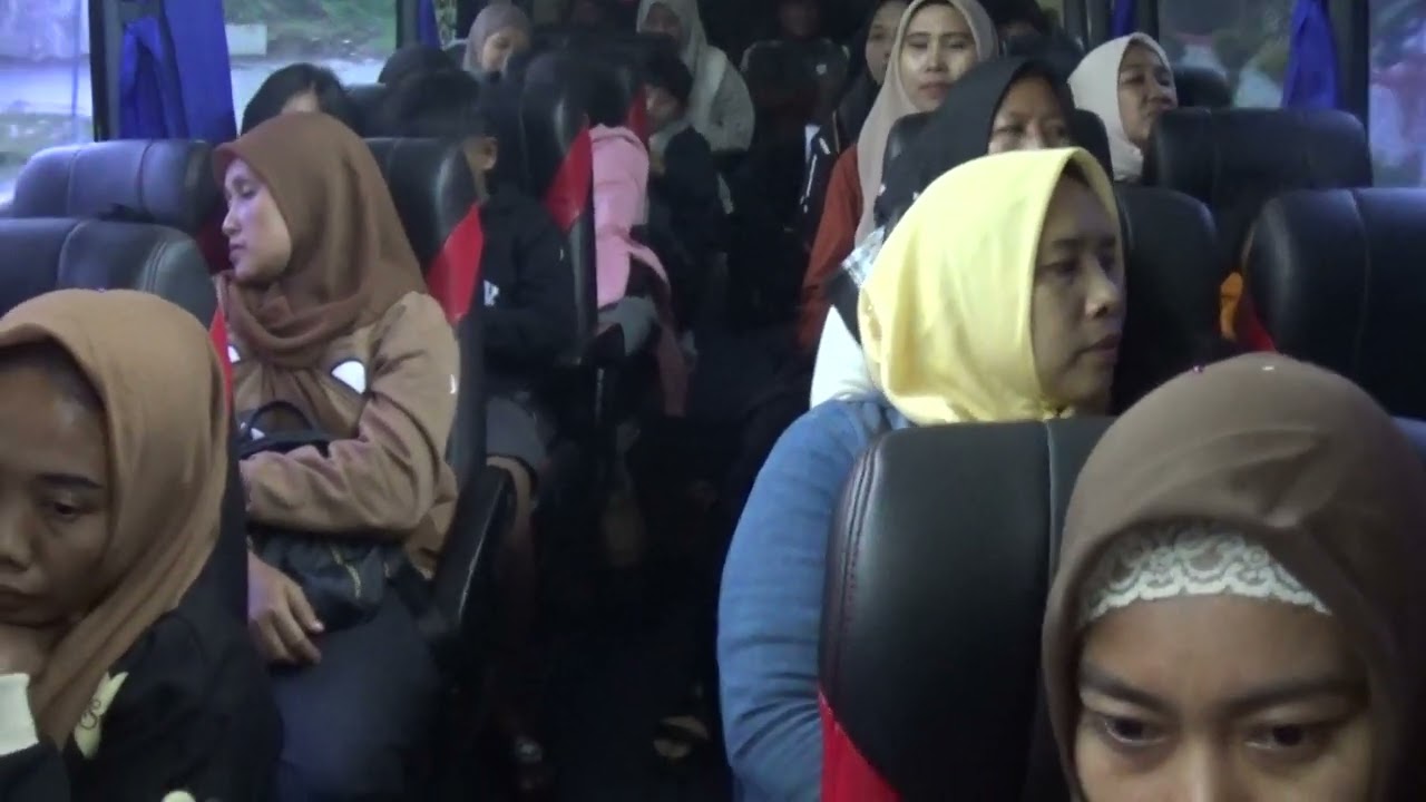 Meski malam terakhir di perjalanan menuju pulang yang penting asyik aja