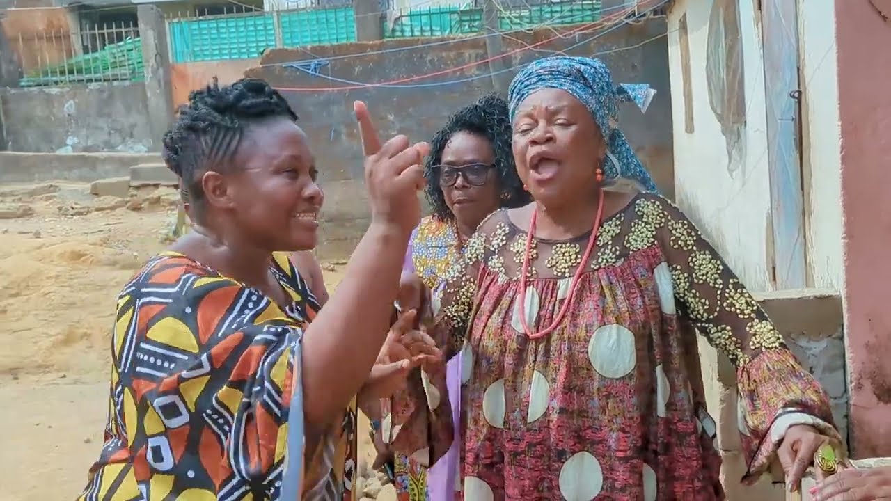 Les dégagements de Mama Monica : LE VOISINAGE