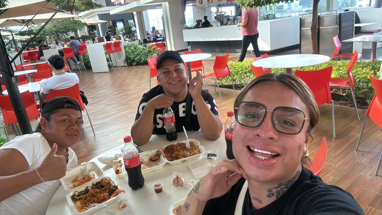 El centro comercial Altacia con las niñas.