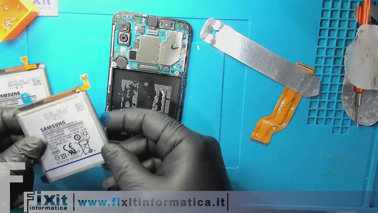 Samsung Galaxy A40 sostituzione batteria. Battery replacement