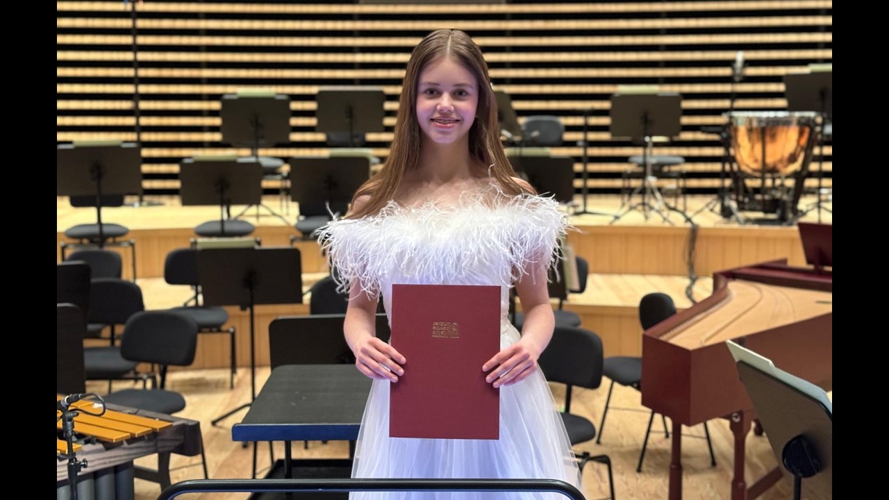 Zarina Zaradna (15 years old) R. Gli&egrave;re: Harp Concerto in E-flat major, Op. 74 (I. Allegro moderato)
