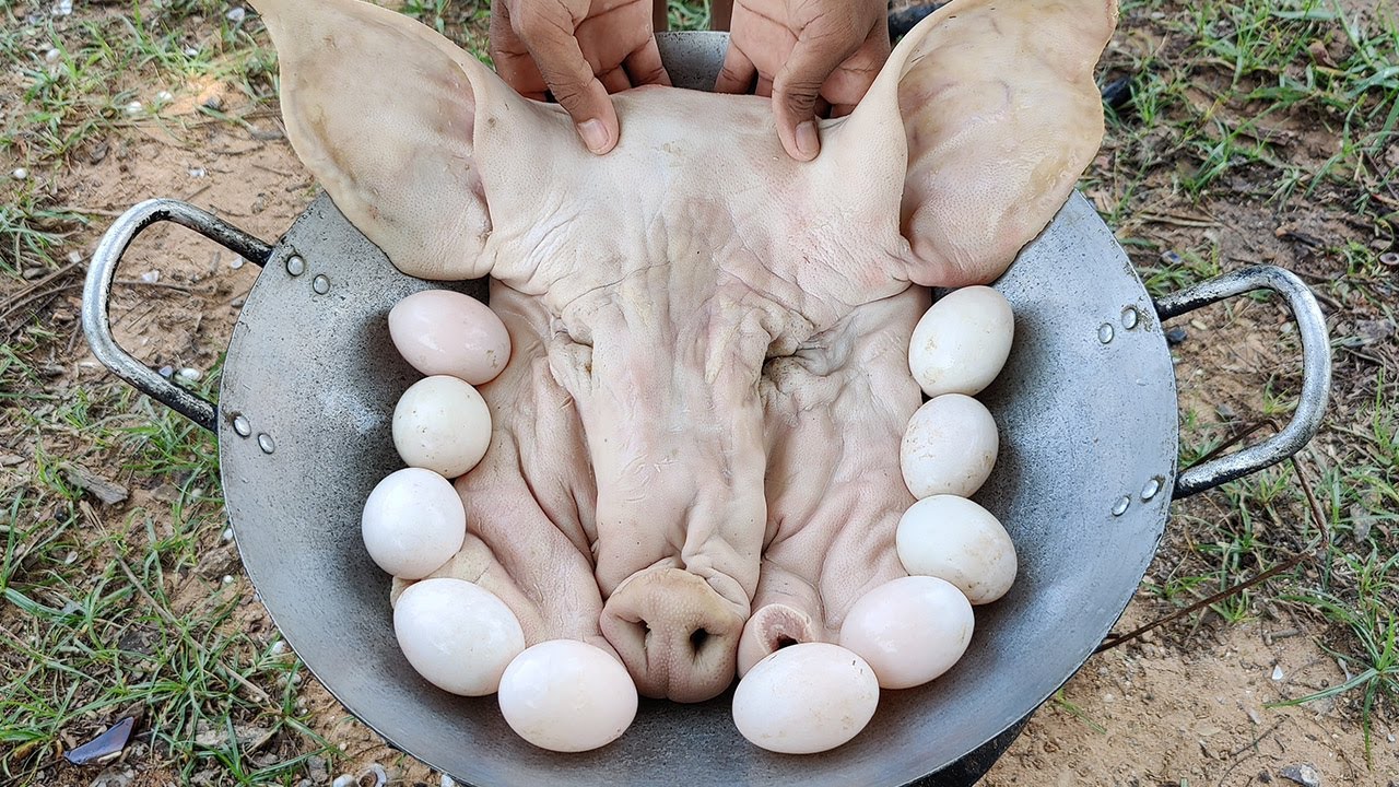 Pig Head Cooking Eggs Recipe / Pig head Stew Tomato