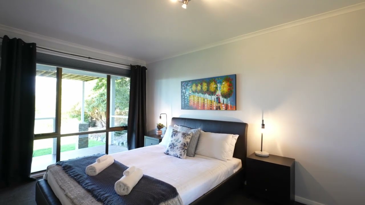 Breath-taking Ocean Views Await You in Bridport!