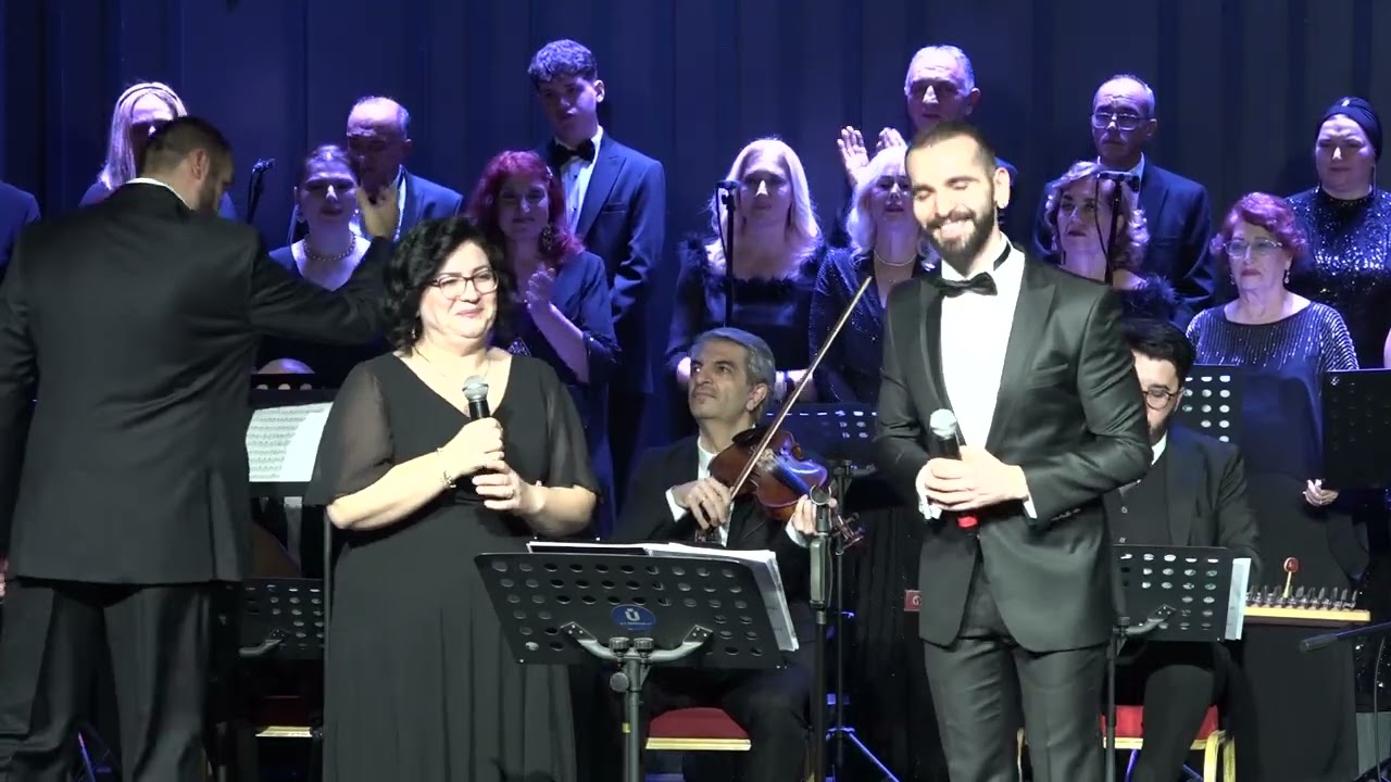 Sevda Boyracı - Berk Akgül -  Öyle dudak büküp, hor gözle bakma, Bırak küçük dağlar yerinde dursun.
