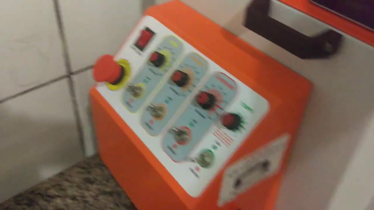 Coxinha de frango na máquina de Salgados e Doces da Compacta Print   maquinadefazersalgados