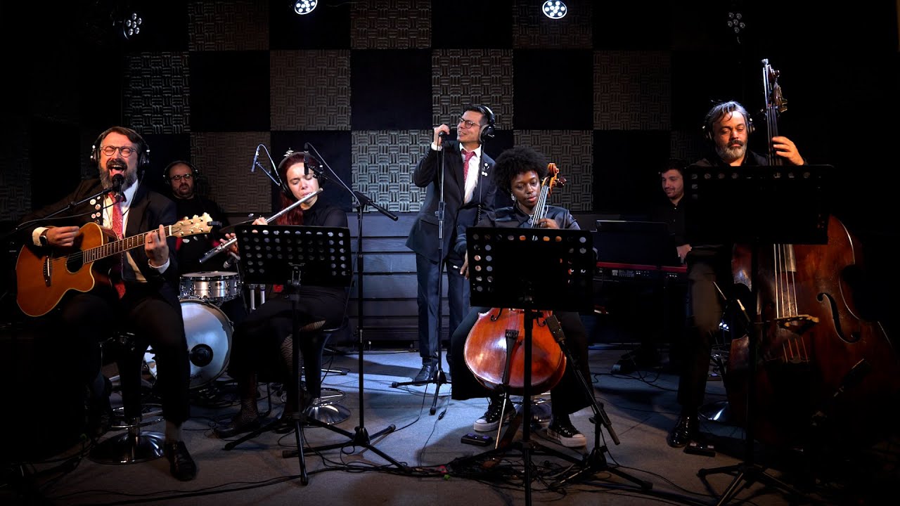 Rádio Comercial | Lisbon Film Orchestra e os The Peakles cantam medley dos The Beatles