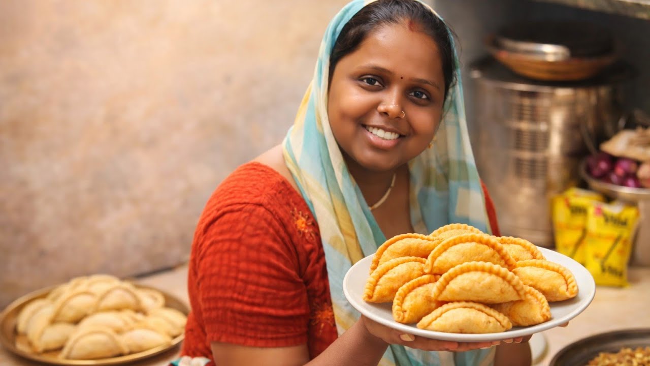 Aaj manae gujiya taki Holi aane wali Hai Holi per gunja chalte Hain🥟🥟👩‍❤️‍👨👍👍🩷🧡