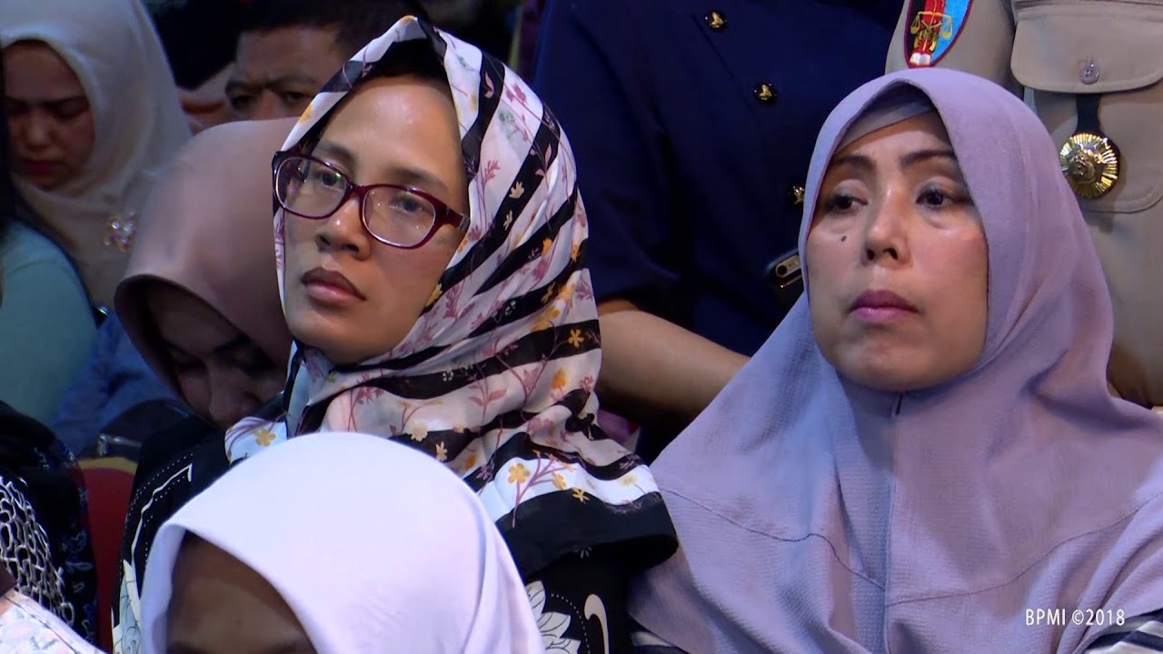Menemui Keluarga Korban Pesawat Lion Air JT 610 di Pusat Penanganan Krisis Bandara Internasional Soe