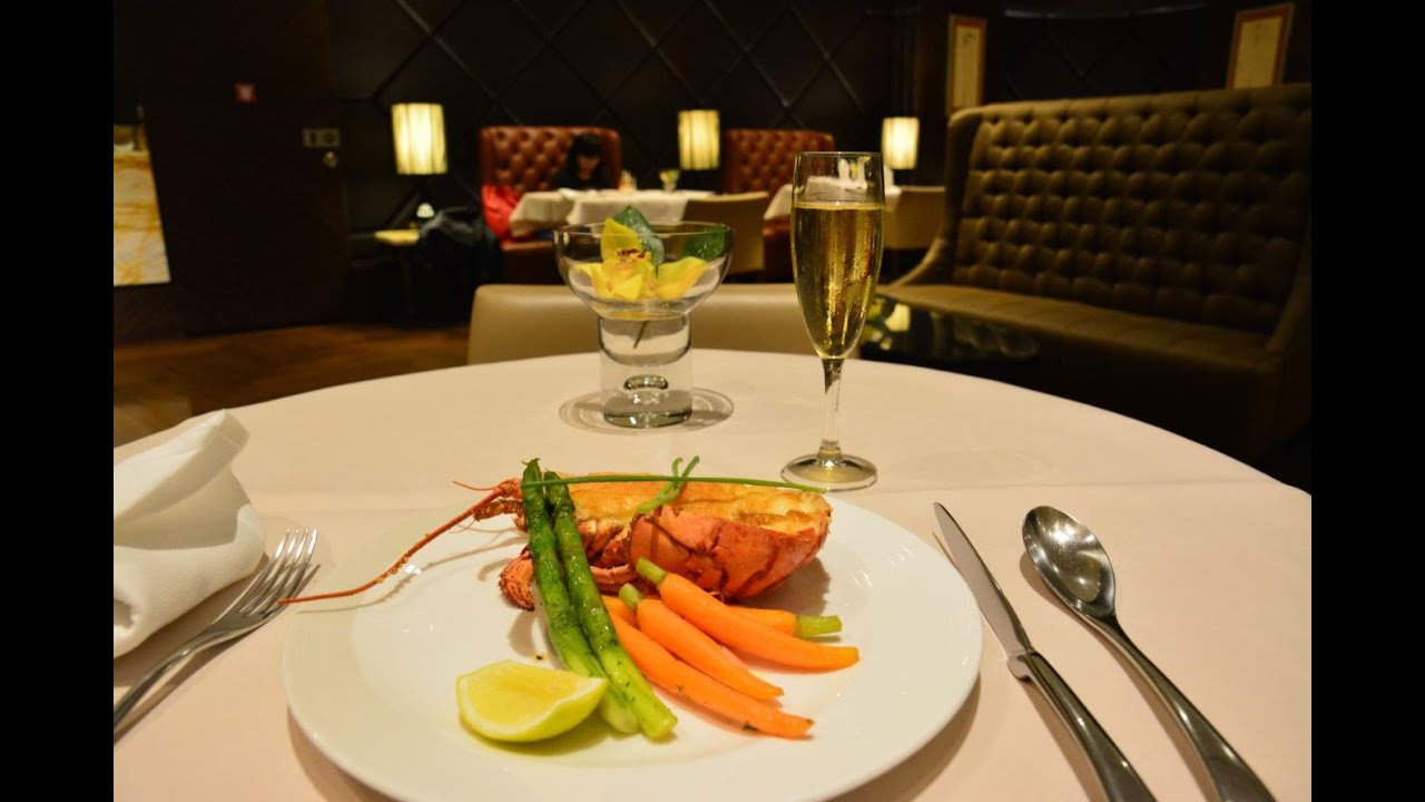 Singapore Airlines  First Class 777-300ER SQ638 SIN to NRT