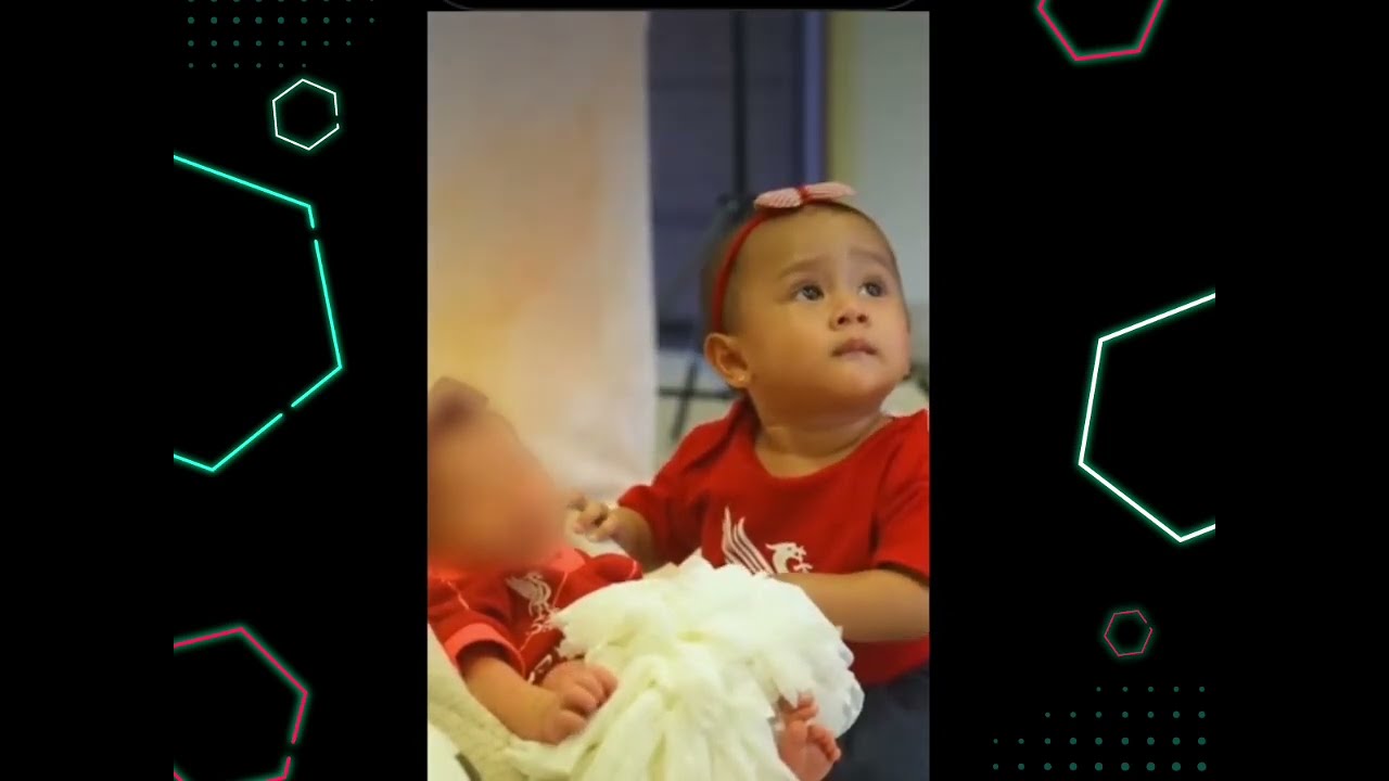 Anak ke 3 Sudah di Publis. Teteh gemes sama Adik L. Diciumin terus 