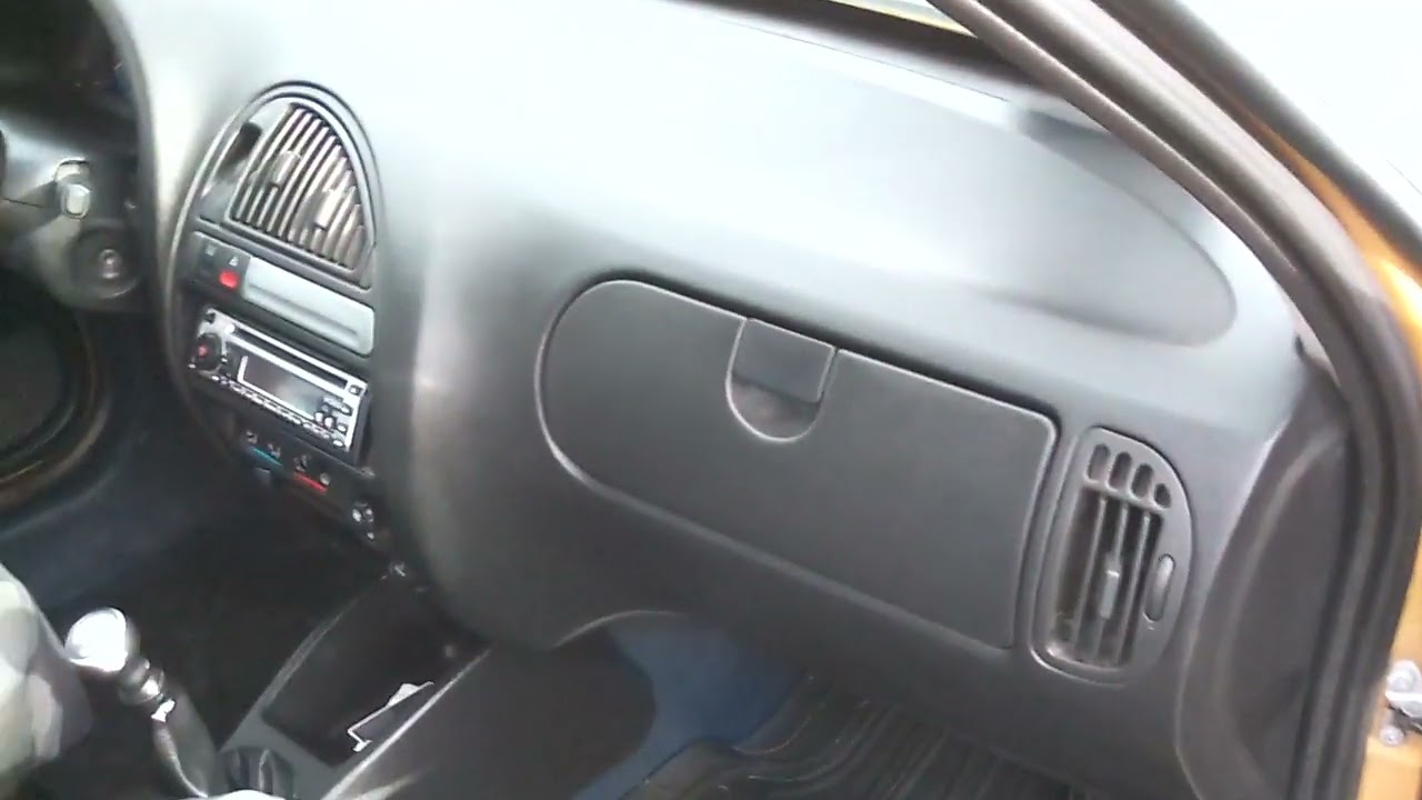 Citroen Saxo 1.1i, rok 2001