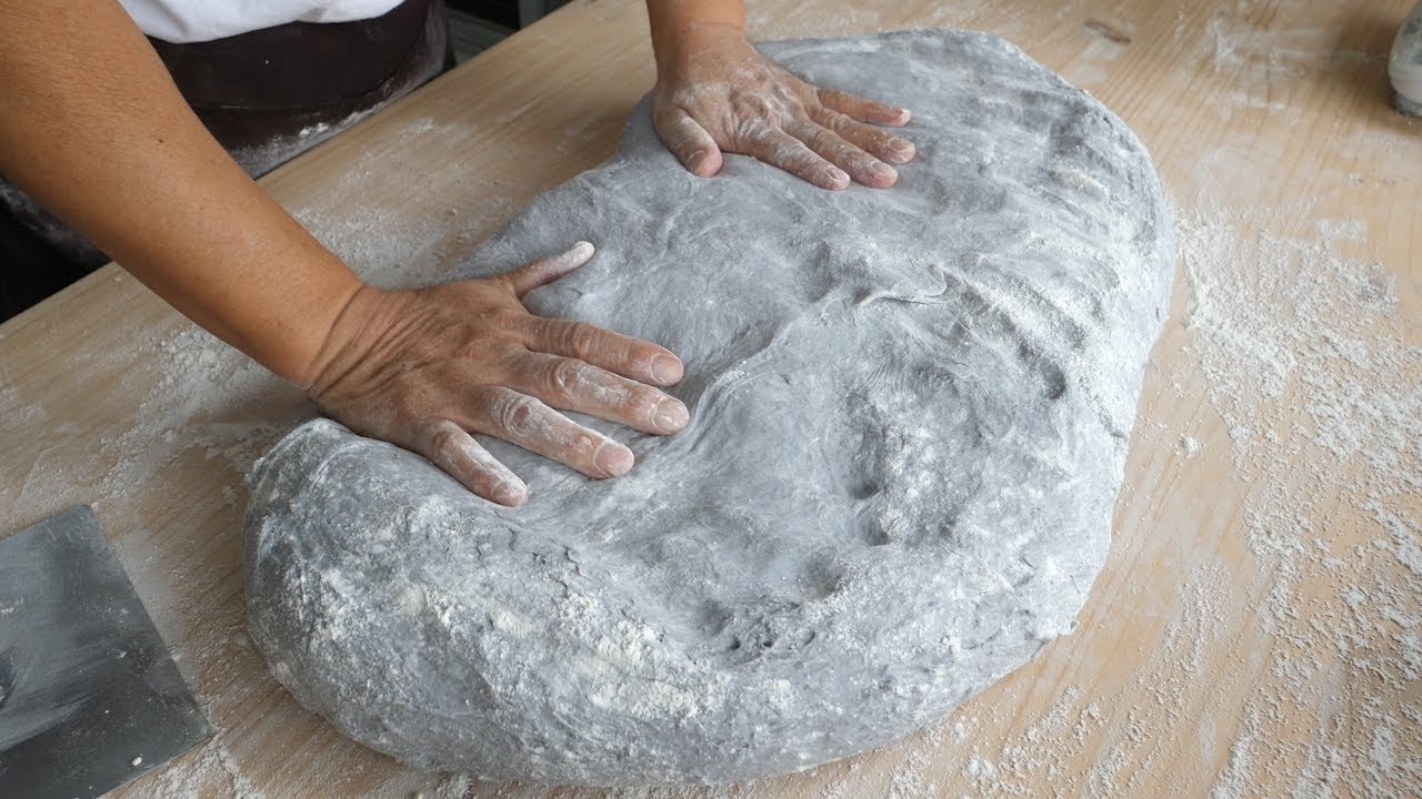 Восхитительный корейский рисовый хлеб на пару с красной фасолью - Корейская уличная еда