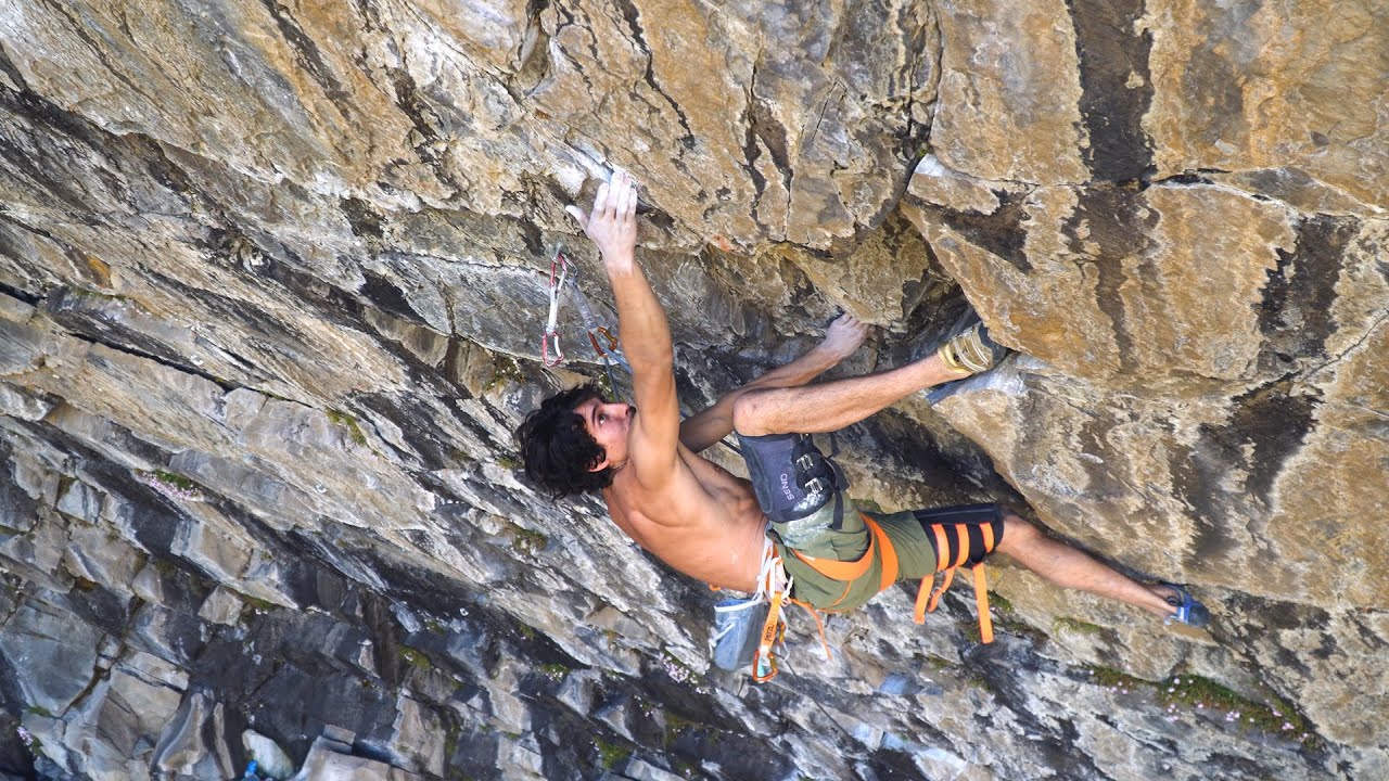 Ojo Al Charqui 8c (5.14b) Primer ascenso. Valle de los cóndores.