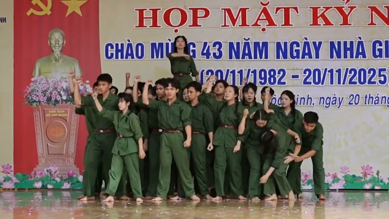 Dựng phất cao ngọn cờ   12a2 lộc ninh