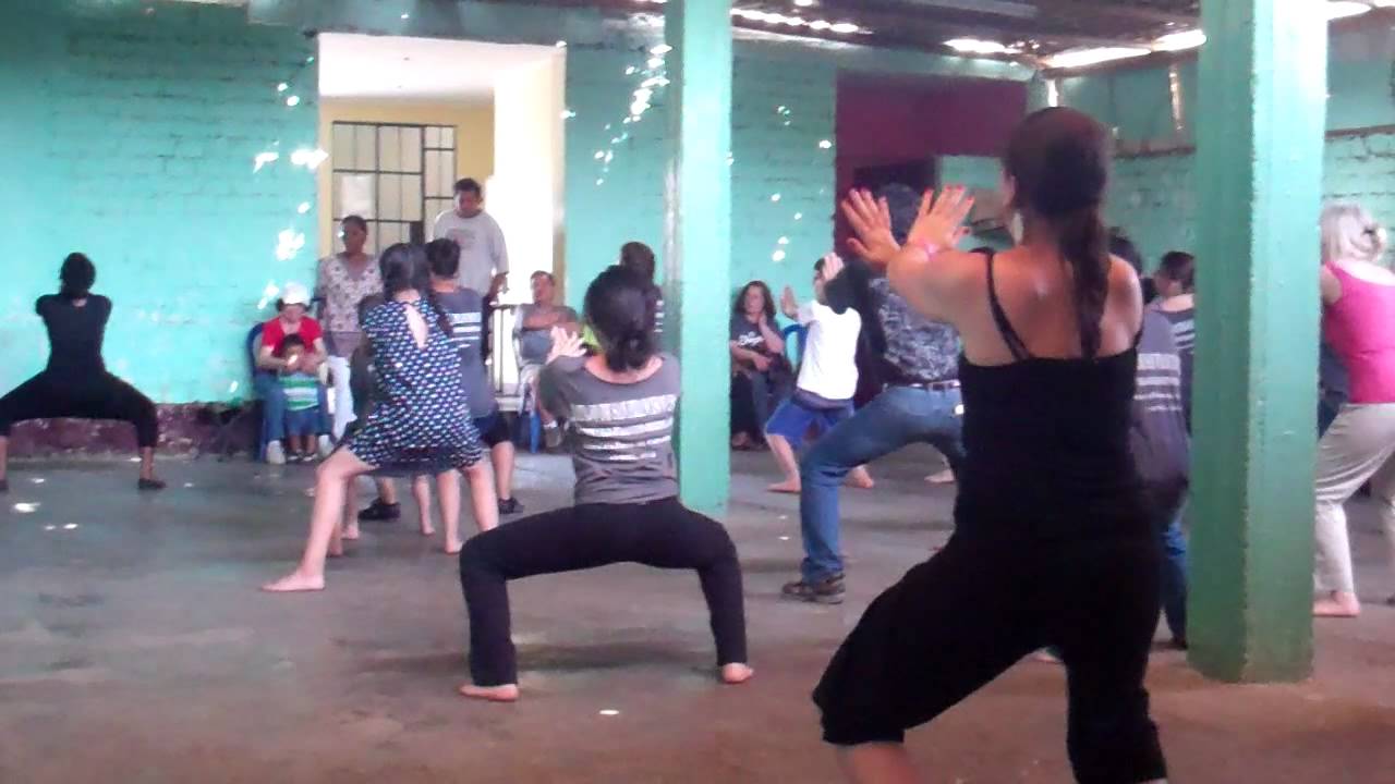 Marita Flores Teaching Peruvian Festejo Dance in Cañete, Perú - Lesson 2