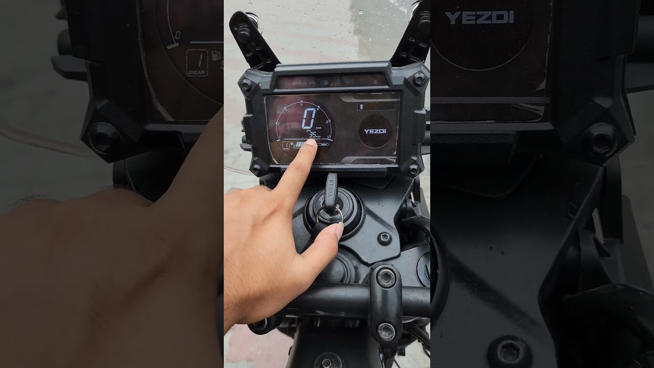 35kmpl Yezdi adventure mileage 🤣... yezdi bokhla gya hai