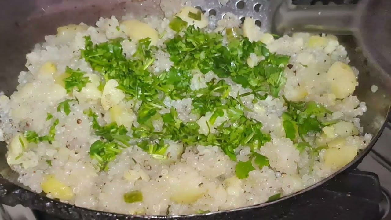 आलू और साबूदाना की खिचड़ी #food #recipeblog #foodiekismatwale #recipe #tastyrecipe #youtubeshorts 