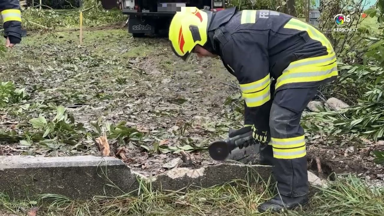 LKW landet im Vorgarten – Fahrer unverletzt