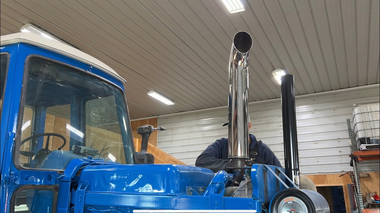 Restoring an old ford 8700 | Ep. 5 - Reassembly and more painting