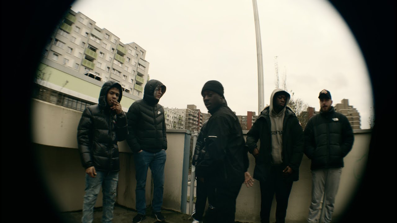 AMO49 - SPORTLICH AM BLOCK (Prod. 2Sick)