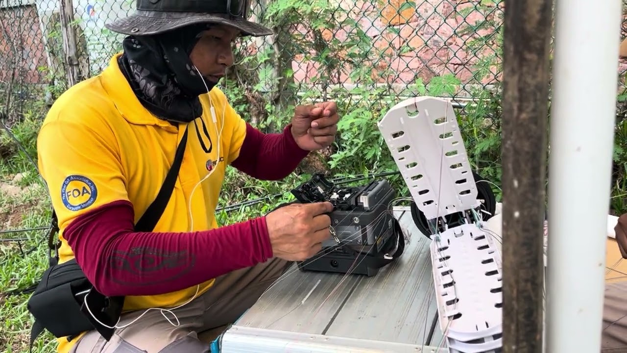 Splicing fiber optic cable