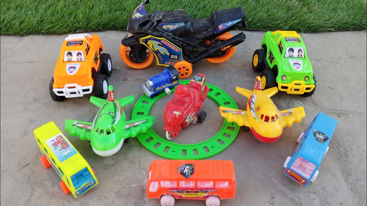 Hulk ny doll ko bucha liya snack sy, doll video,toys video, truck, tractor,