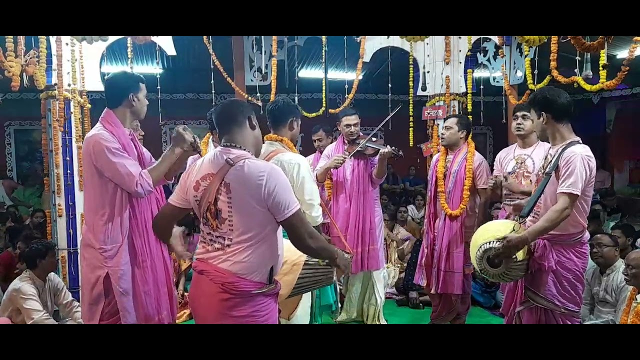 শ্রী শ্রী গৌরাঙ্গ সম্প্রদায় খুলনা নাম কীর্তন শ্রবণ করেন 
