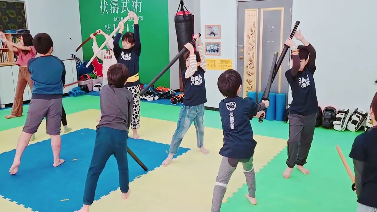 兒童武術 - 苗刀- 砍 VS 架