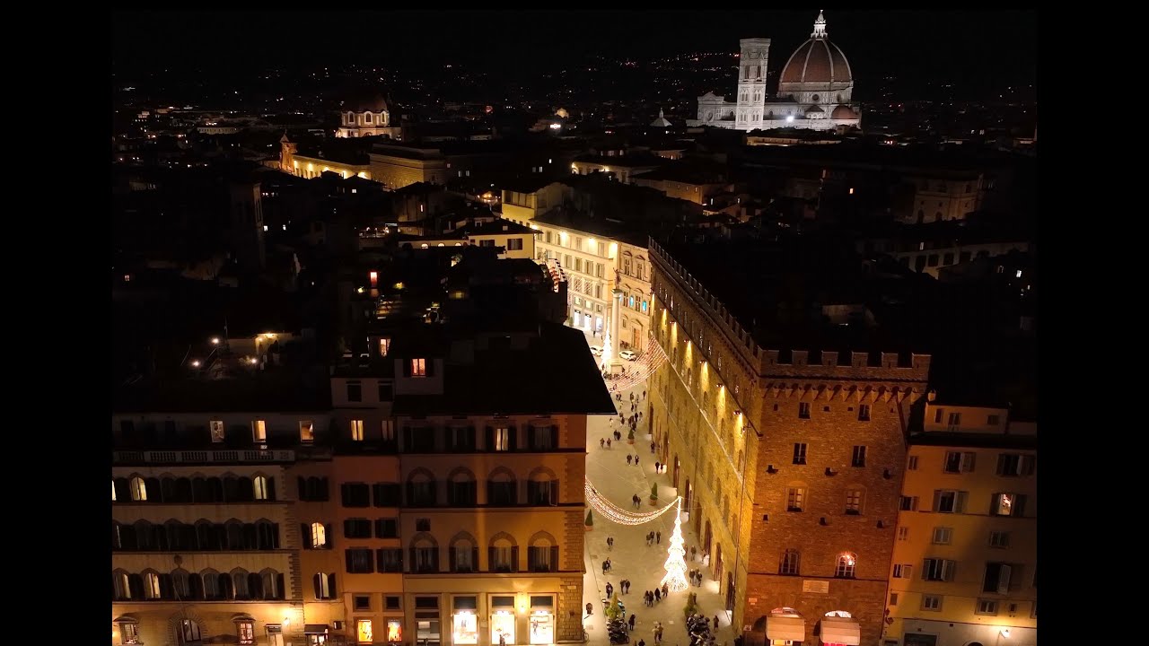 Firenze accende le luci di Natale in via dè Tornabuoni - video con drone!