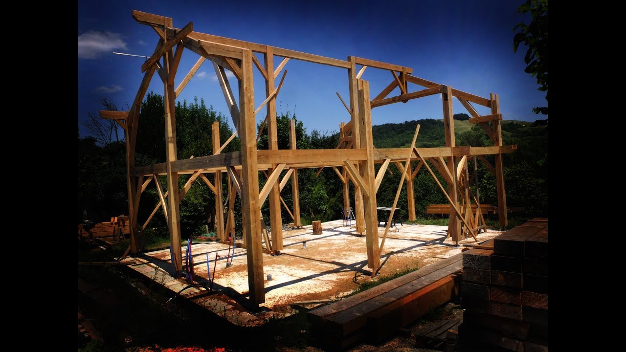 Construire en paille #12 - Charpente traditionnelle #9 - Le levage de la charpente!