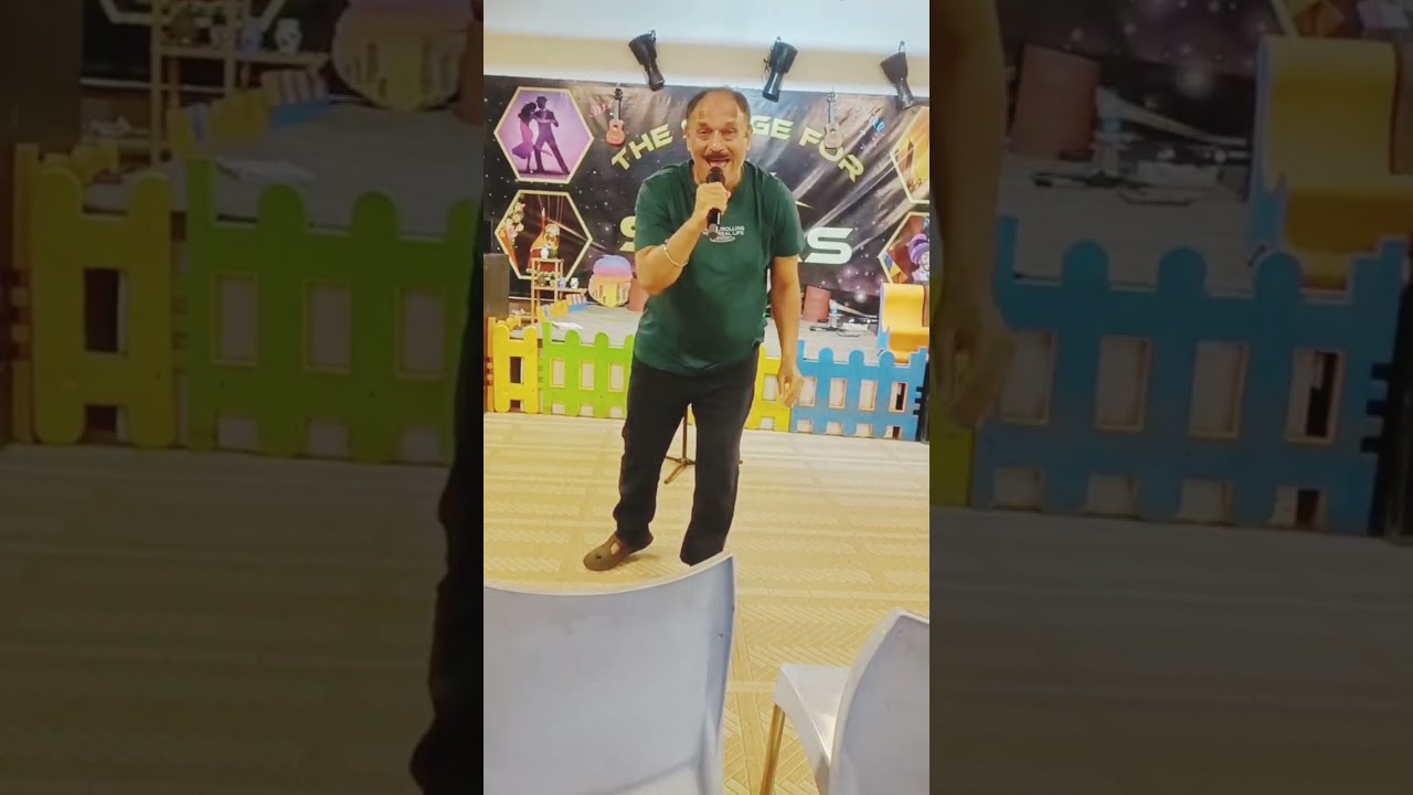 Live singing performance... Aji aisa moka phir khan milega 💕💕💕