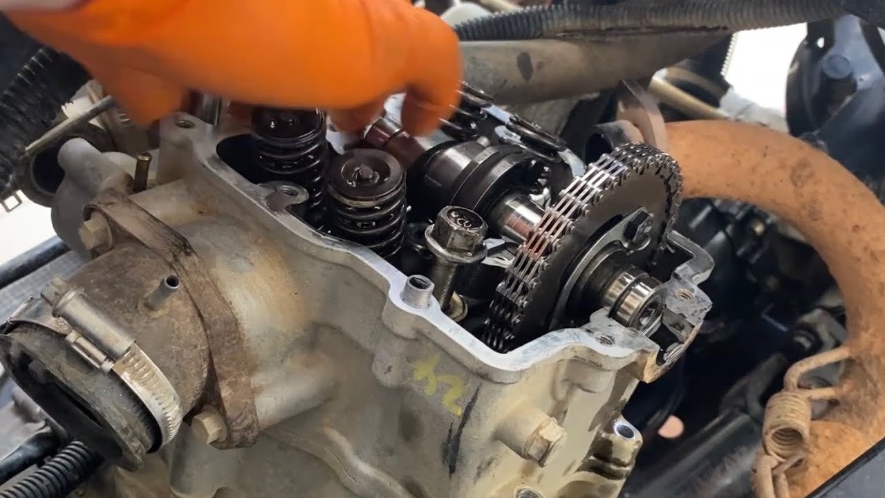 Pus la punct distributia / reglat culbutorii Cf Moto / Linhai 500