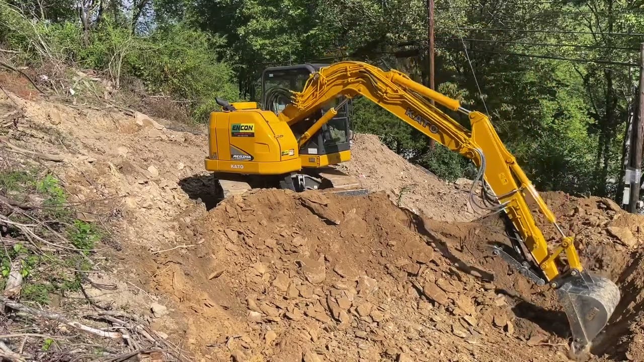 KATO HD308US-7 Moving dirt!!!