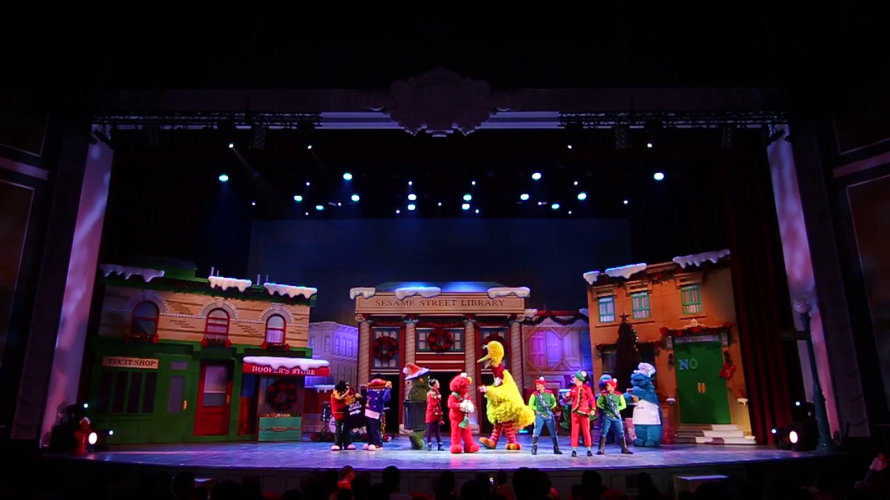 UNIVERSAL STUDIOS SINGAPORE - OSCAR'S GROUCHMAS SHOW (27 NOV 2017)