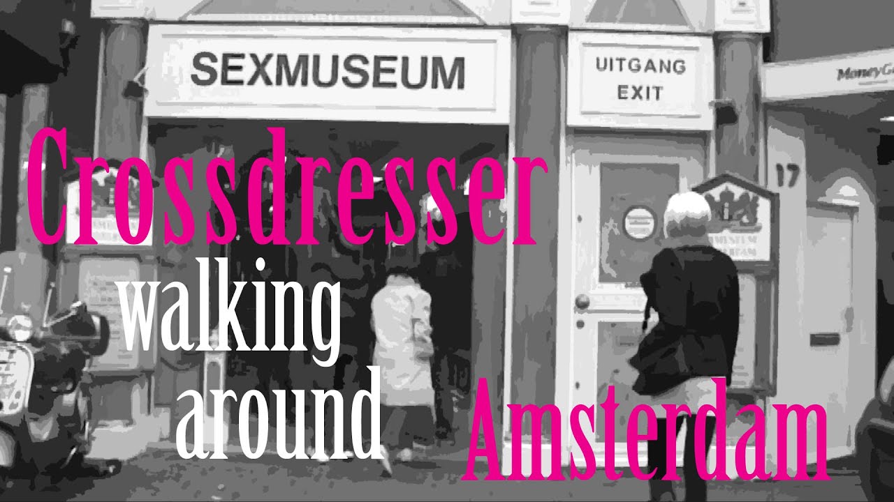 Crossdresser walking around Amsterdam (Crossdresser die rond Amsterdam loopt)