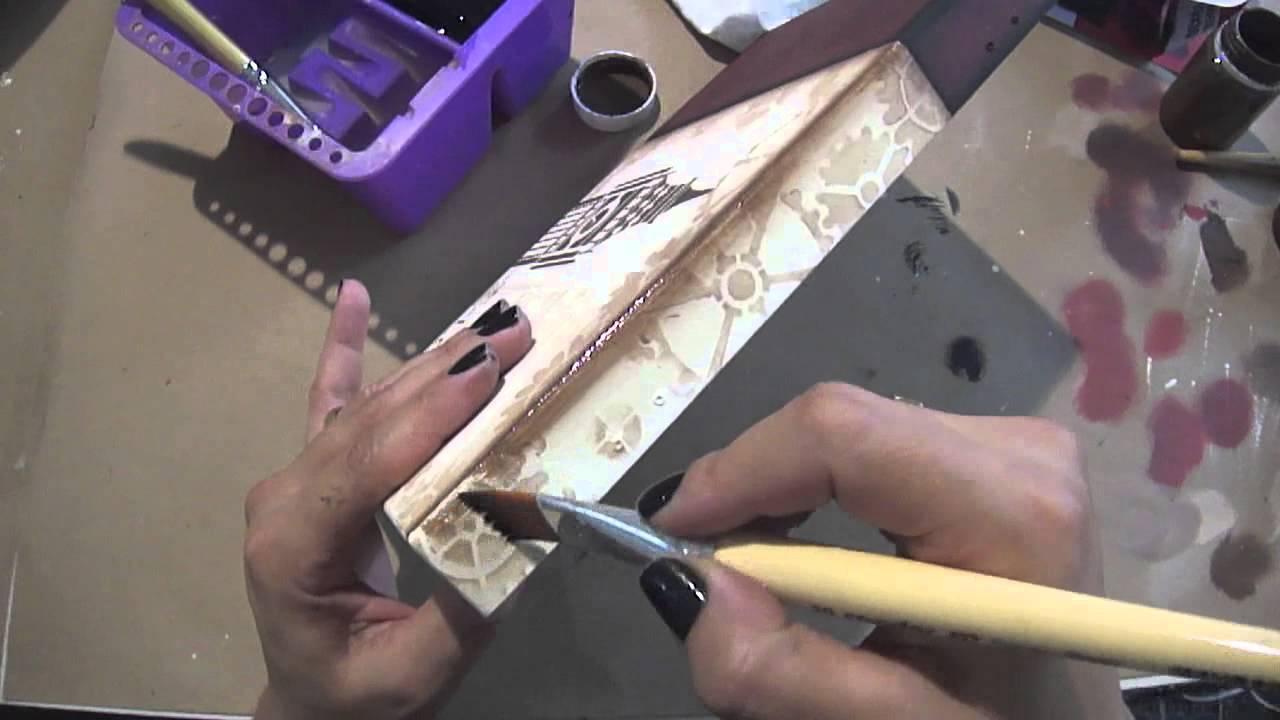 Video-Aula: Baú London com Stencil | Livia Fiorelli | LifeArtesanato