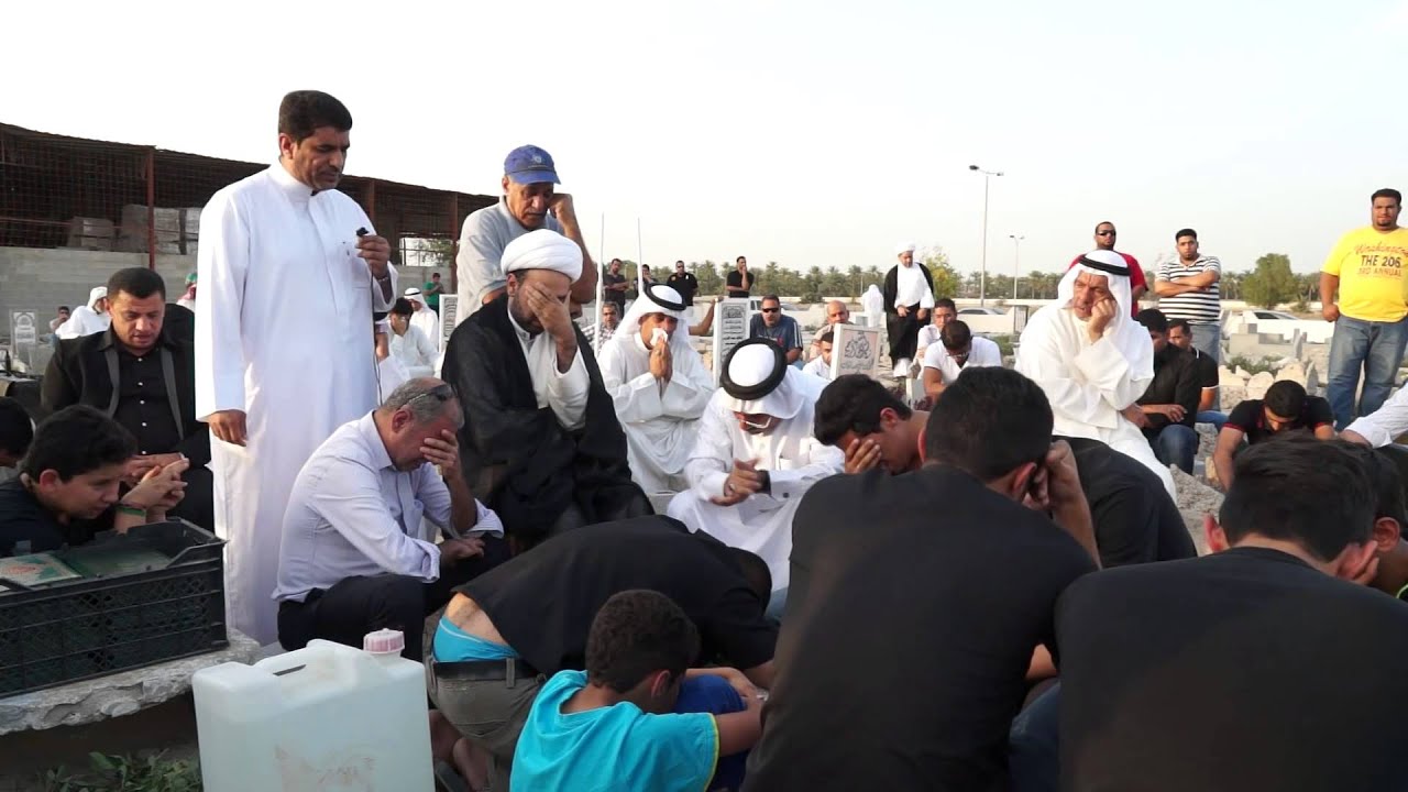 نعي للرادود جعفر الدرازي على قبر والدته في ختام فاتحتها رحمها الله