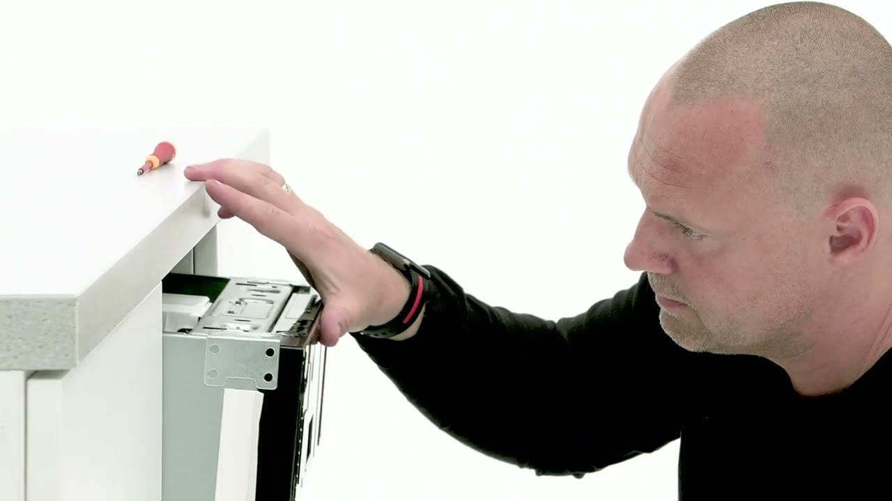 Electrolux. Instalace plně integrované myčky 45 cm.