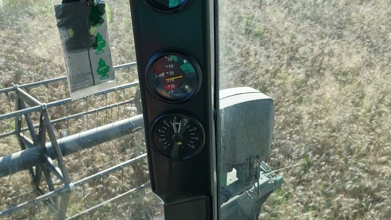 Wheat harvest 2020 , John Deere 1085 combine