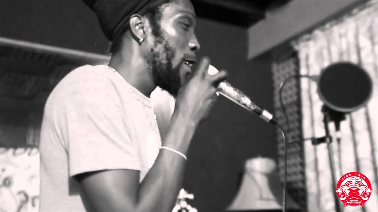 Marlon Asher - Love Of Jah/Fit and Strong Live(Home Grown Mix-Tape)