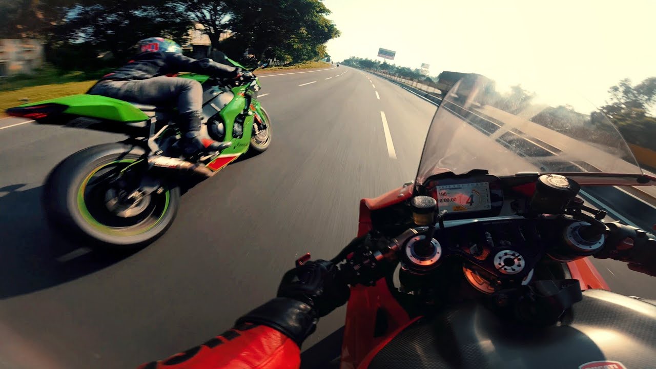 Ducati Panigale V4S | Raw Exhaust Note | ft. Kawasaki