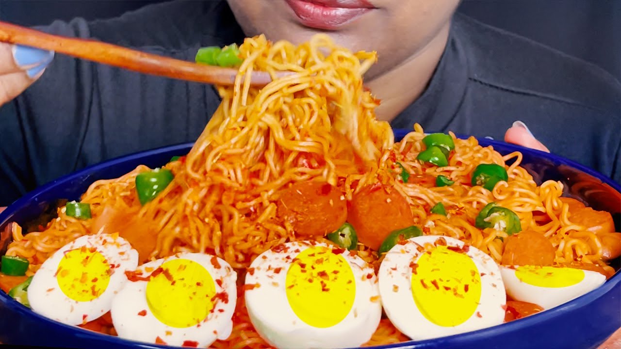 Hot Chicken Spicy Egg Noodles with Samyang Buldak Hot Sauce / Eggs and More Chilies