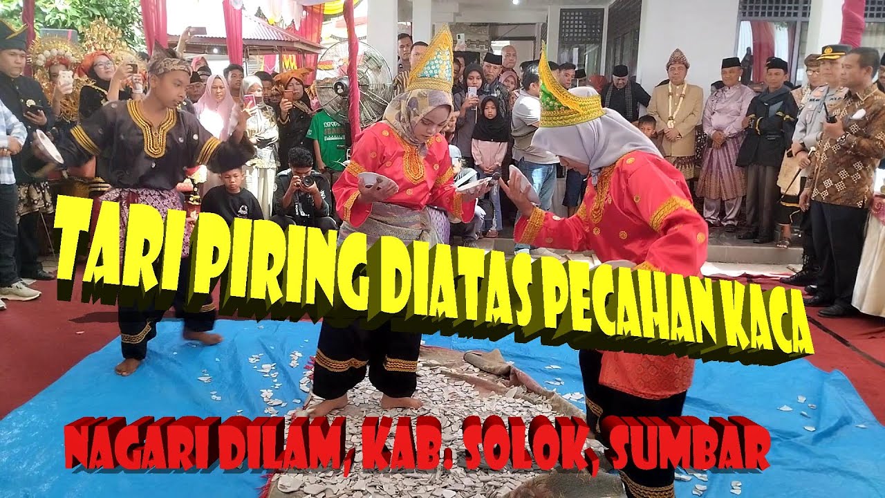 Tari Piring Diatas Pecahan Kaca pada Acara Batagak Gala di Nagari Dilam