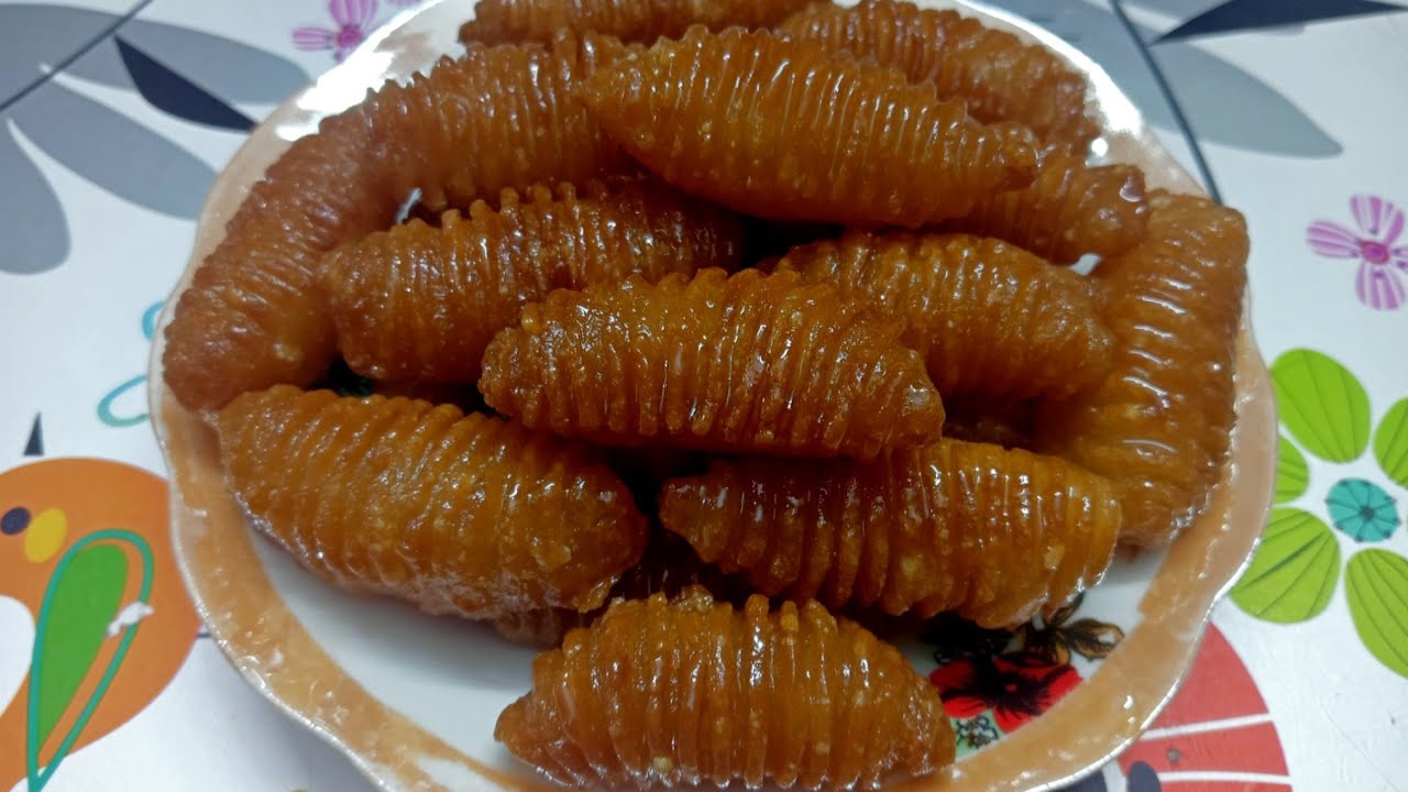 طريقة عمل عجينة العرموط(الداطلي)بشكل حلاوة المشط