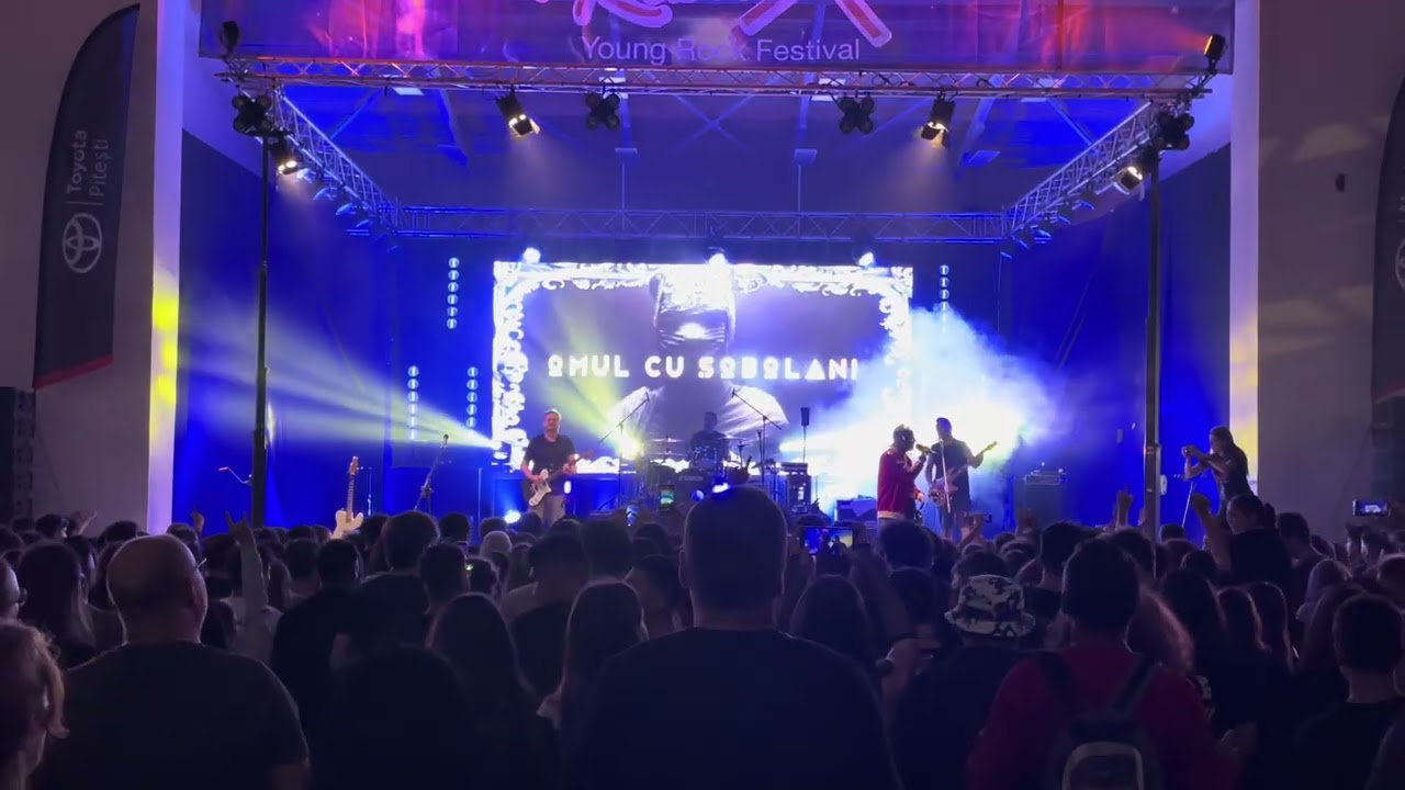 Omul cu șobolani în concert la RebelX 2025.  În dialog cu publicul